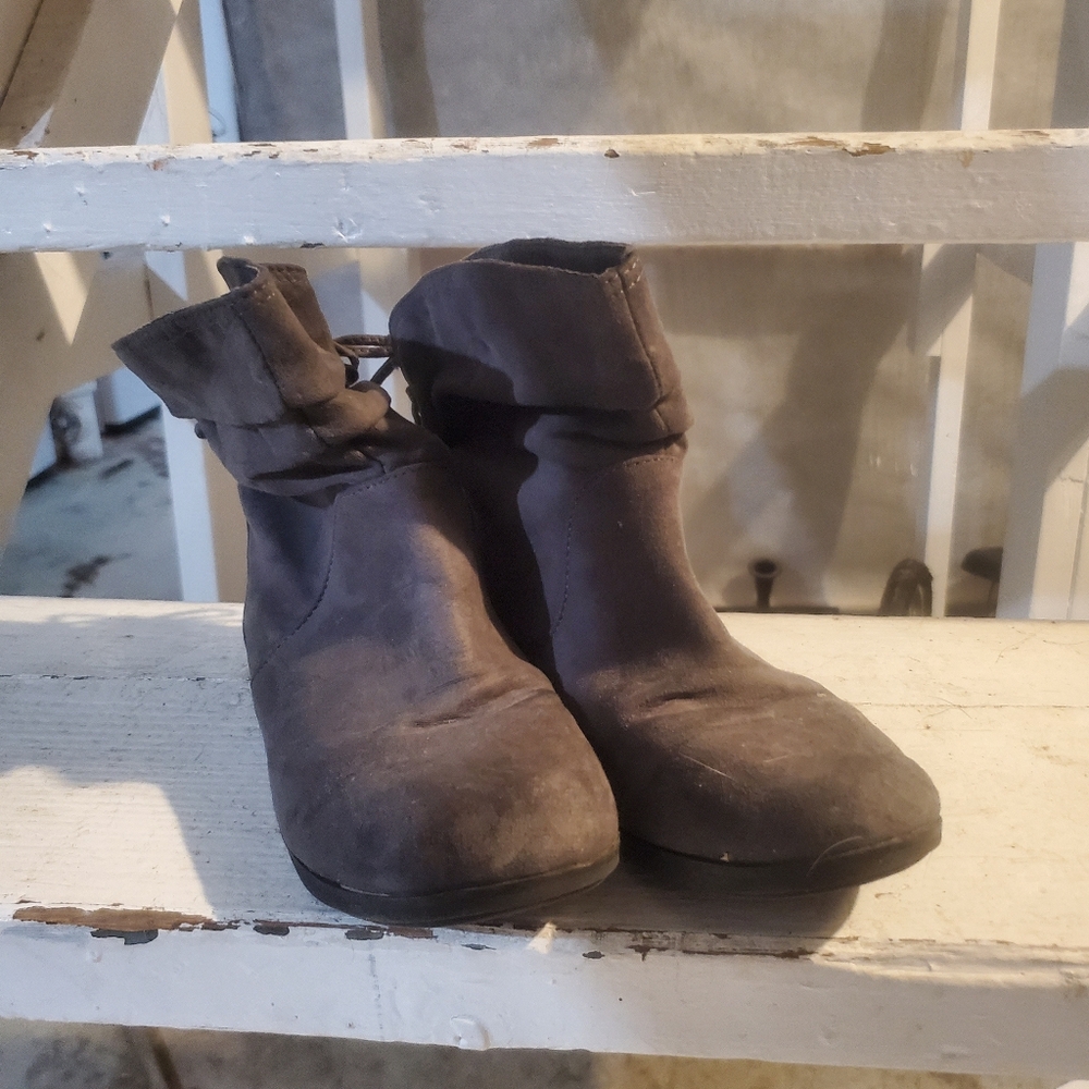 Arizona jean company Kacy gray booties size 6.5